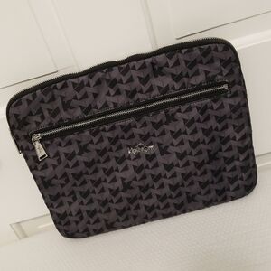Kipling Black & Gray Padded Laptop/Tablet Zip Close Carrying Case